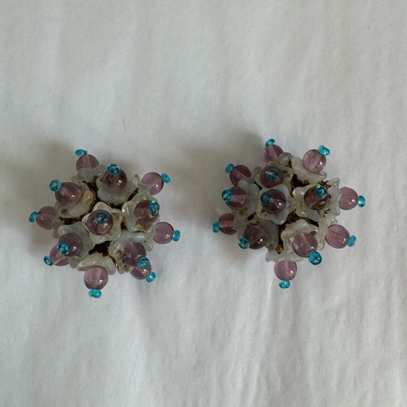 Vintage Molded Glass Floral Earrings - Picture 1 of 3